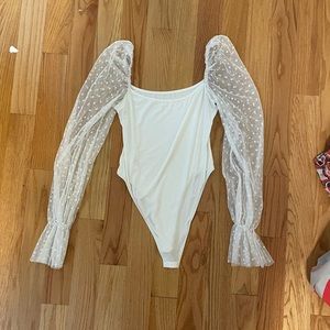 Puff sleeve white bodysuit M